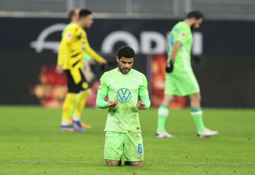 Dortmund venció 2-0 Wolfsburg en la Jornada 14 de la Bundesliga. Manuel Akanji marcó el primer tanto al minuto 66 y Jadon Sancho logró marcar el segundo casi al final del partido.