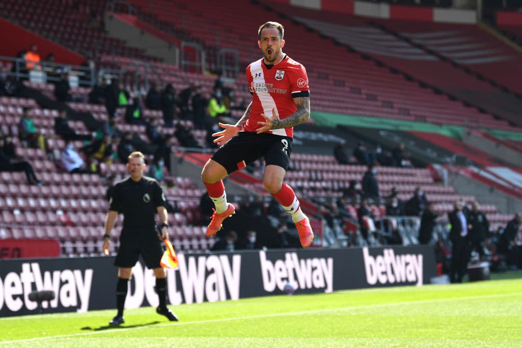 Southampton remonta y gana a Burnley en partidazo y se lleva los tres puntos. Chris Wood y Matej Vydra daban el triunfo a los 'Clarets', pero los goles de Stuart Armstrong, Danny Ings y Nathan Redmon le dieron la victoria su equipo durante la J30 en la Premier League.