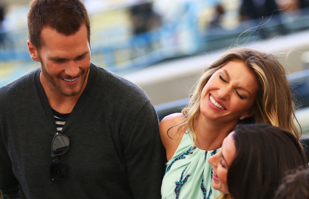 A pesar de eso, Brady disfrutaba de la popularidad por fuera de las canchas. Él y su esposa son consideradas una de las parejas más poderosas en el mundo del espectáculo.