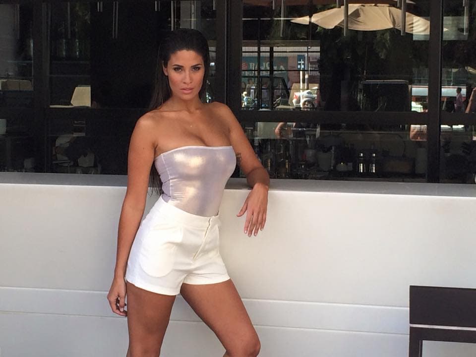 La argentina Ivana Nadal es una conductora de televisión de su país, y en varias ocasiones ha asegurado que es muy seguida por varios futbolistas que le han propuesto viajes por el mundo.