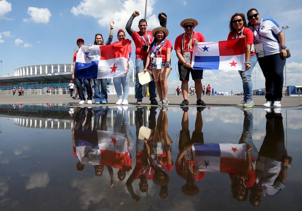 Los seguidores de Inglaterra y Panamá viven con alegría la segunda presentación de sus seleccionados en el grupo G del Mundial de Rusia 2018.