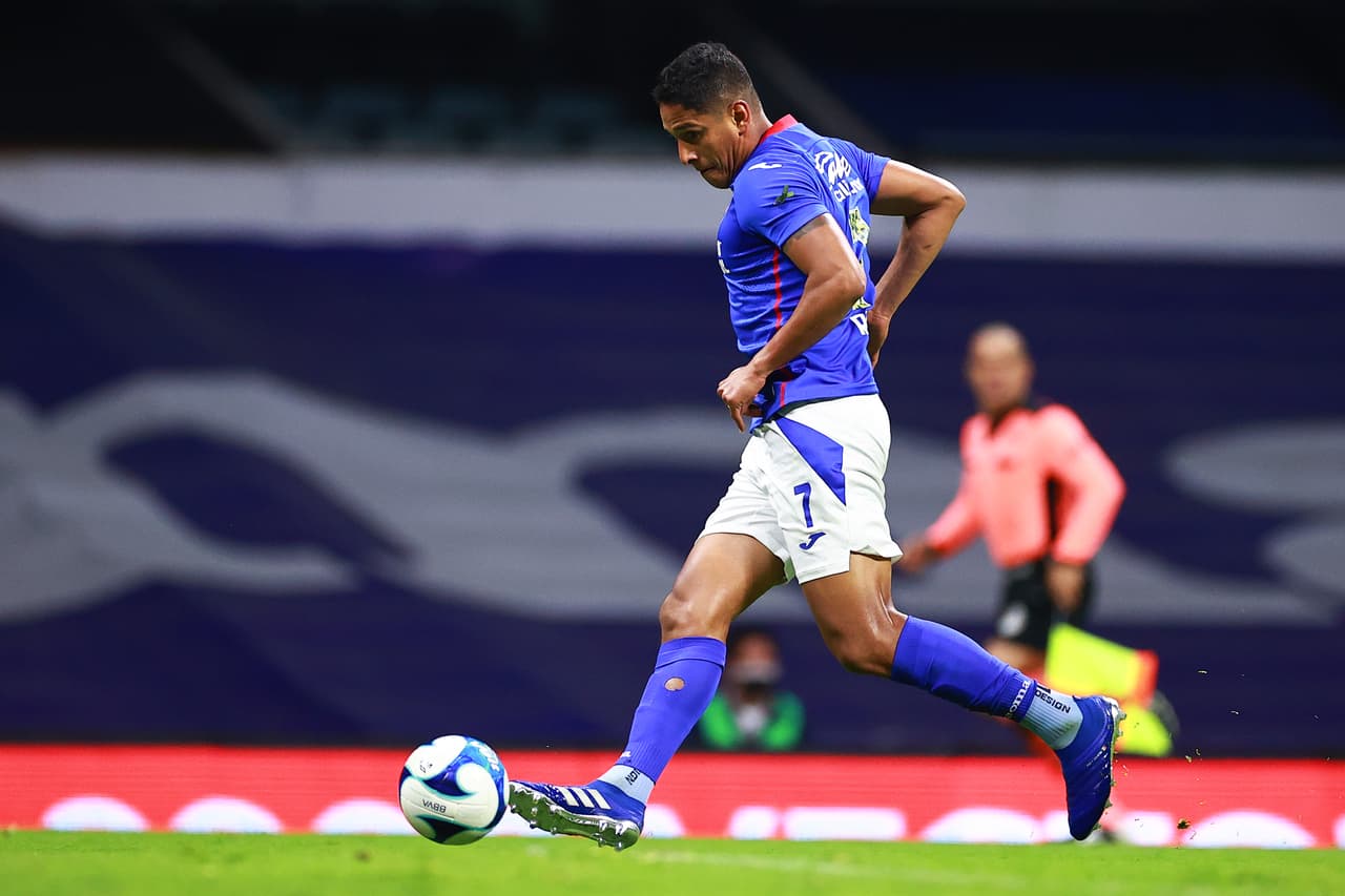 Luis Romo figura en el equipo de la semana en FIFA 21