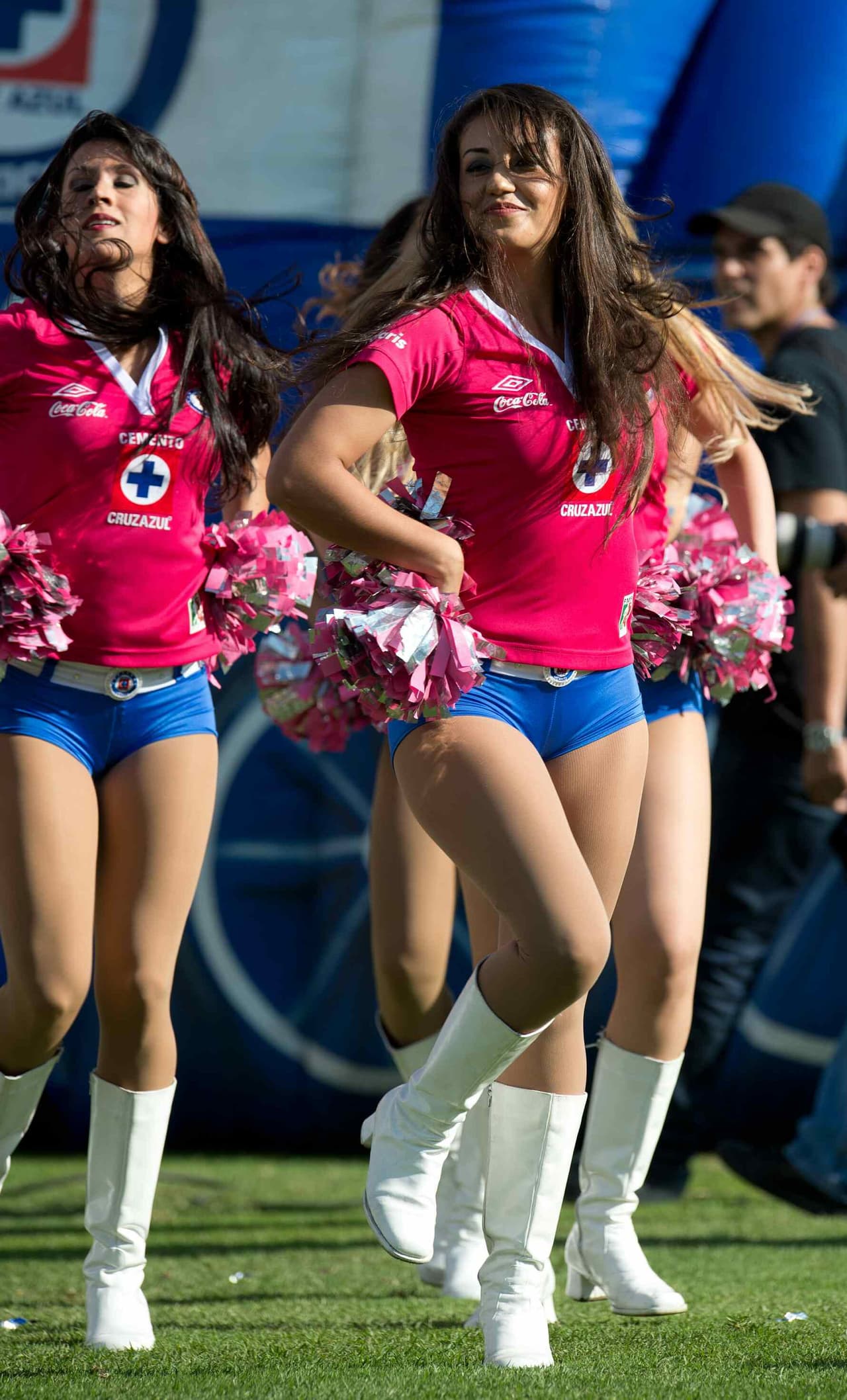 La belleza de las porristas en la fecha 12