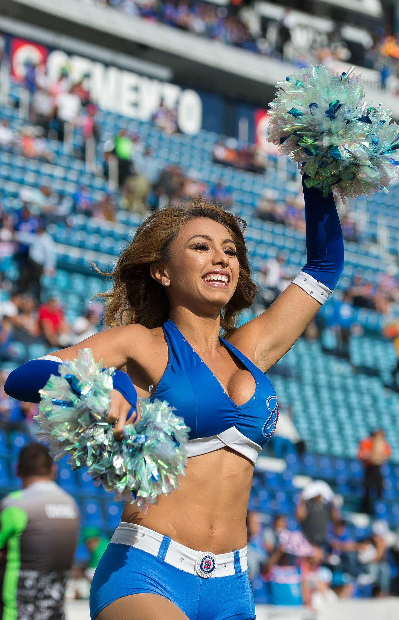 La belleza de las porristas en la fecha 12