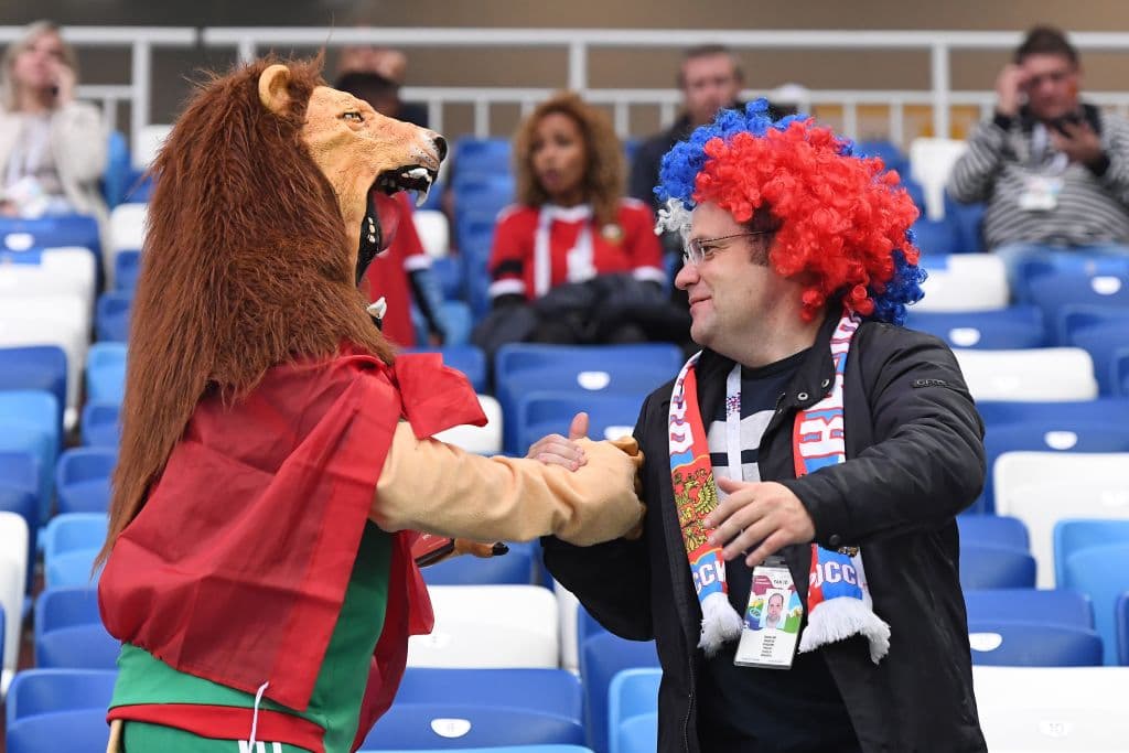 El duelo entre España y Marruecos mostró el lado más colorido y fraternal de los fanático en el último partido del grupo B para el Mundial de Rusia 2018.
