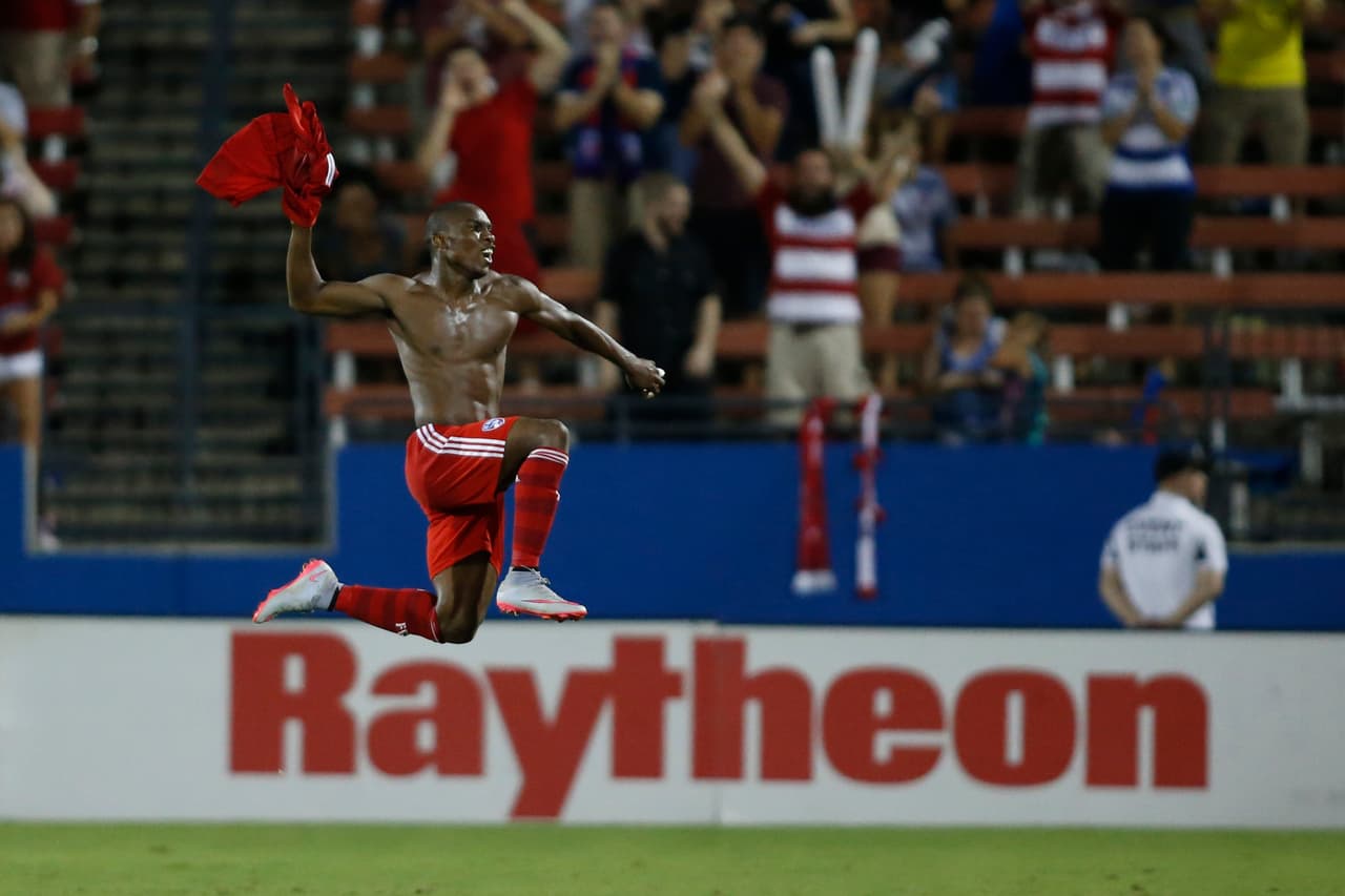 Fabián Castillo celebra su gol de último minuto
