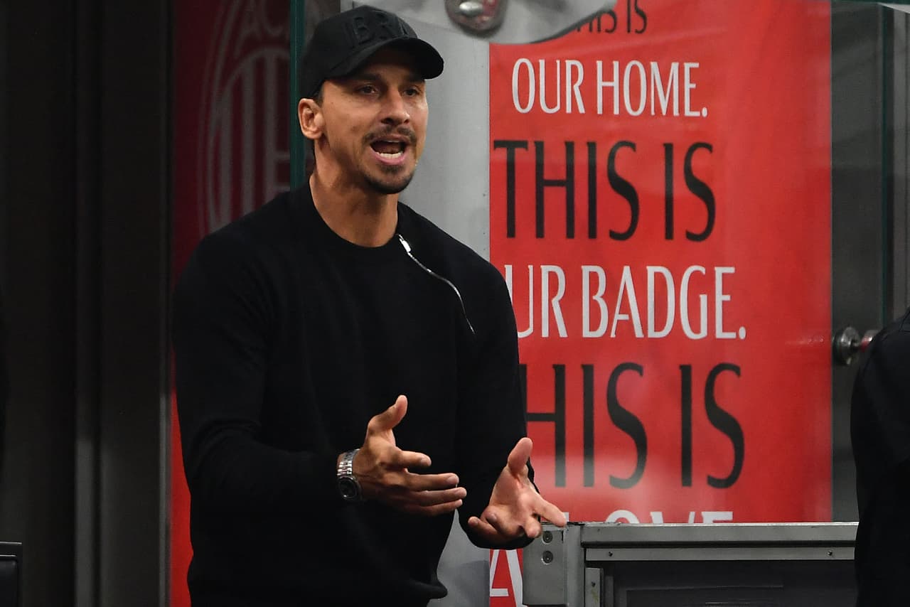 Zalatan sigue fuera, pero desde el banquillo apoyó en un duelo vital.