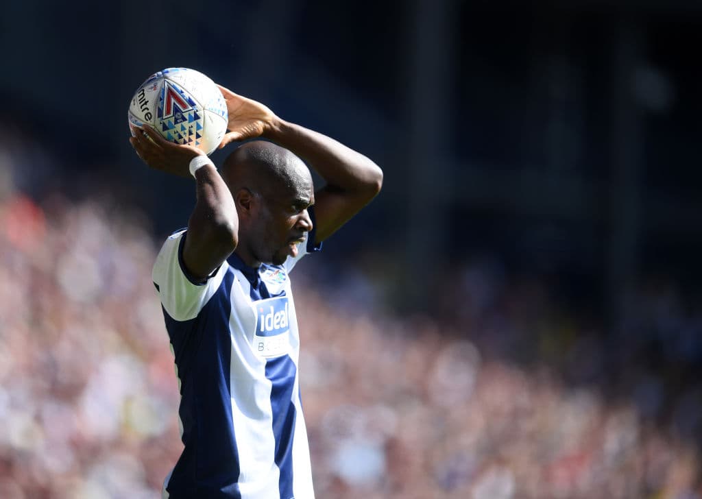 Tras el acuerdo entre el West Bromwich Albion
<b> </b>y el Getafe, Allan Nyom
<b> </b>es nuevo futbolista del equipo azulón. El lateral derecho llega para las dos próximas temporadas, con opción de una temporada más. El camerunés llega tras militar en la Premier con el Watford FC y el West Bromwich, y tras su paso por el Leganés.