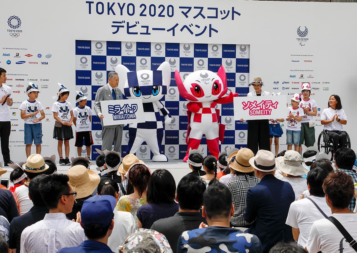 Los personajes, de estética futurista están inspirados en el anime, representan "la tradición y la innovación" del país asiático.