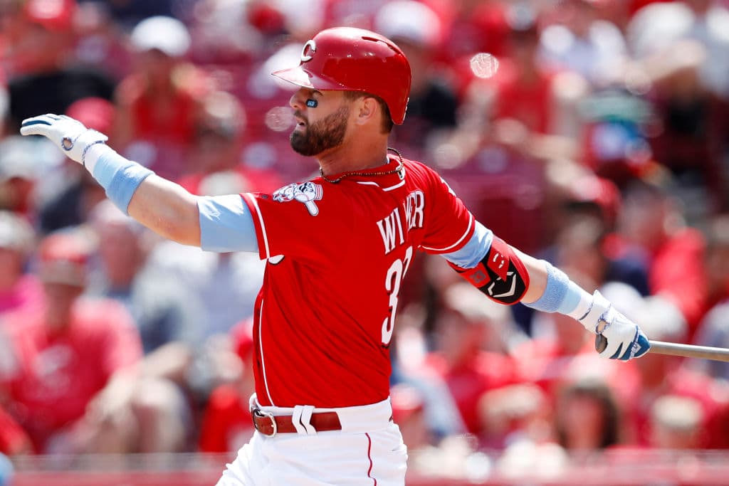 Los Reds se despegaron en un encuentro de una carrera con una cuarta entrada de cuatro anotaciones. El pitcher Sonny Gray abrió el episodio con un triple, seguido por Winker (foto) con un jonrón, su undécimo de la temporada y su primero en los últimos 21 partidos. Puig remolcó la carrera de Joey Votto con su cuadrangular 13 en el primer lanzamiento que recibió del relevista Pete Fairbanks.