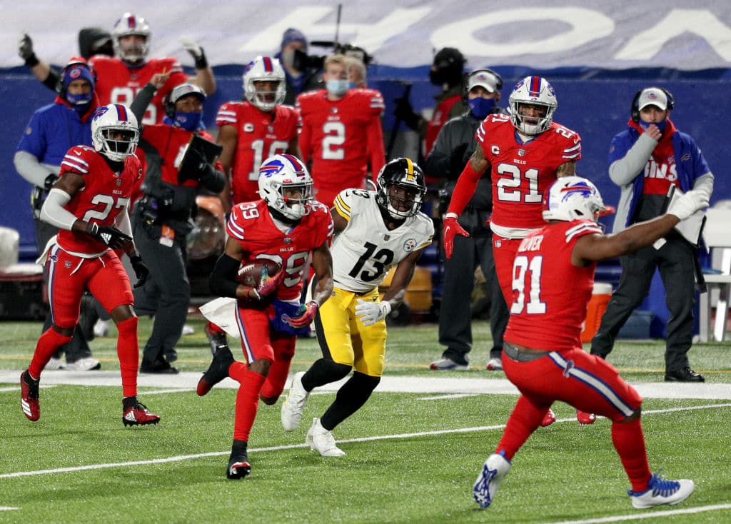 Steffon Diggs brilla con una anotación y 130 yardas por aire en la victoria 15-26 de los Bills sobre los Steelers.