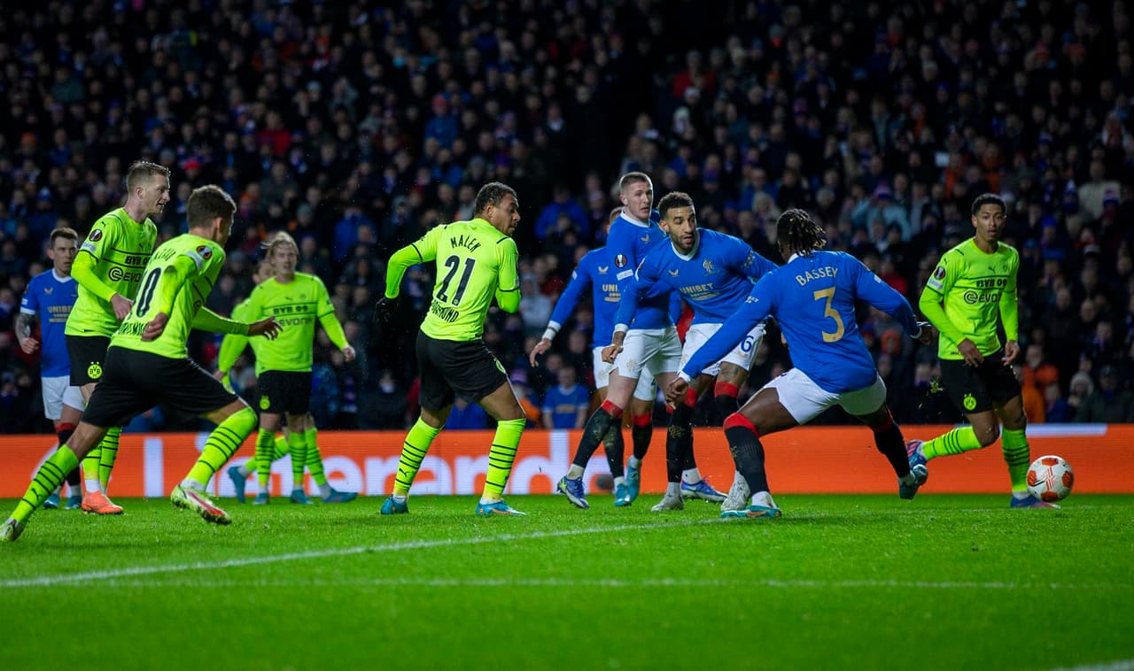 Rangers deja en el camino a Dortmund y firma su pase a Octavos de Final en la UEFA Europa League, con un marcador global de 6-4. James Taverner anoto doblete a favor de los de Glasgow, mientras que para la escuadra alemana fueron Jude Bellingham y Donyell Malen.