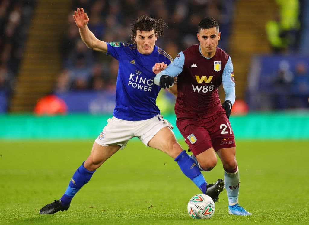El Leicester City empata 1-1 con el Aston Villa; Guilbert abrió el marcador para la visita, Iheanacho igualó la ida de la semifinal de la Carabao Cup.