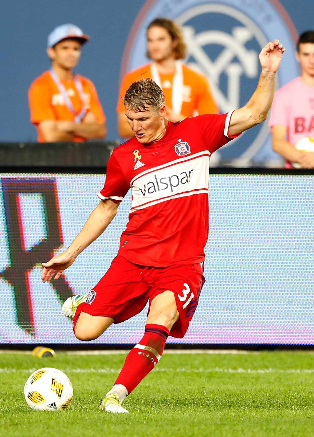 Su Chicago Fire no jugará en los Playoffs, pero el alemán Bastian Schweinsteiger está sexto en ventas con su camiseta número 31. (USA Today Images)