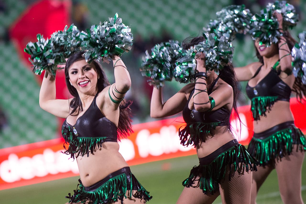 La belleza de las porristas en la fecha 2