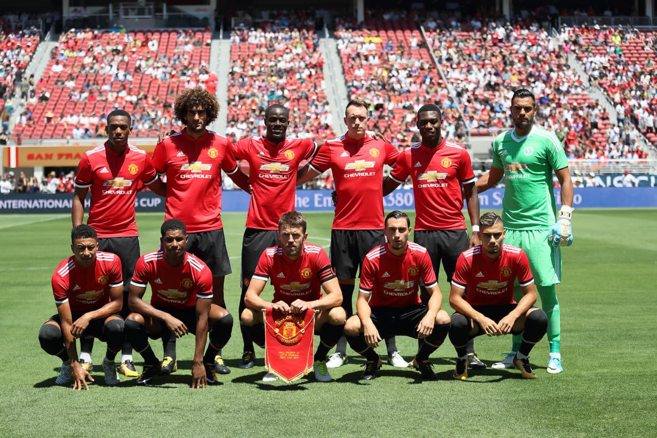 Mourinho alineó a: Romero; Darmian, Jones, Baily, Fosu-Mensah; Carrick, Fellaini, Lingard, Andreas Pereira; Martial; Rashford.