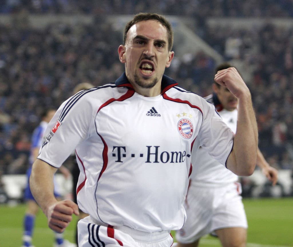 En 2002, para poder casarse con su amada Wahiba Belhami, el francés cambió de religión al Islam. Fue rebautizado y se le sio el nombre de Bilal Yusuf.