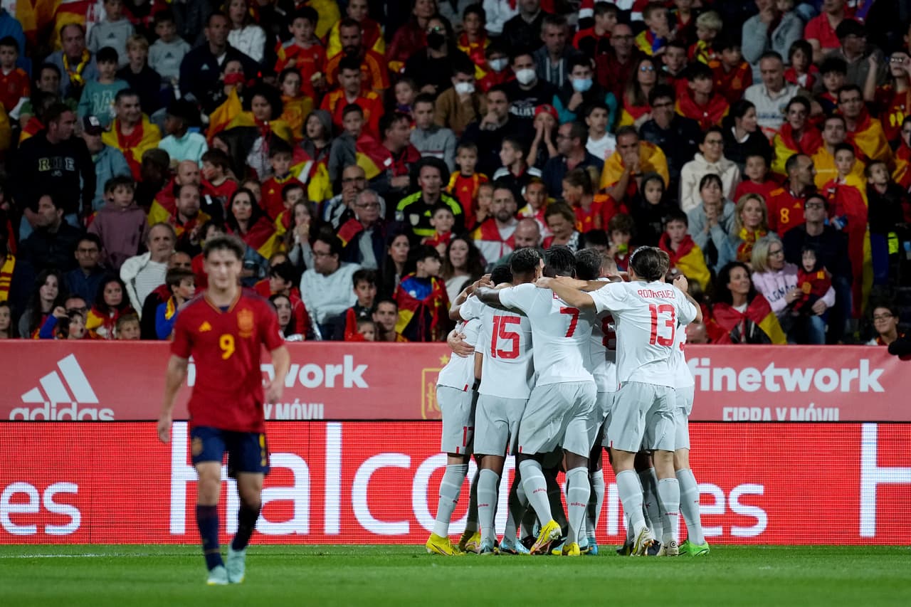 España sufrió una dolorosa derrota ante Suiza y dejó escapar la posibidad de depender de sí mismos para clasificar al Final Four.