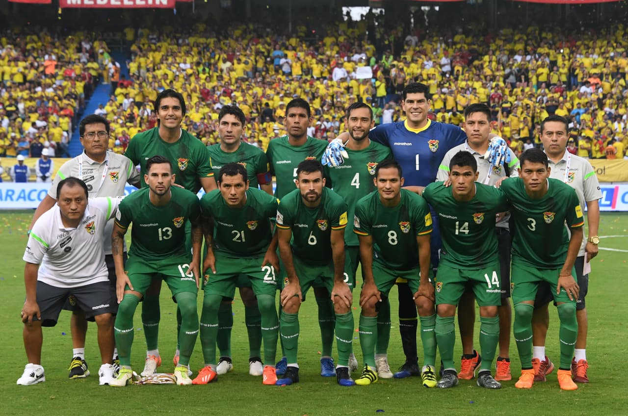 El once de Bolivia para enfrentar a Colombia: Carlos Lampe; Mario Cuellar, Alejandro Melean, Ronald Raldes, Cristhian Coimbra; Juan Pablo Aponte, Omar Morales, Marvin Bejarano, Leonel Justiniano, José Sagredo; Marcelo Martins.