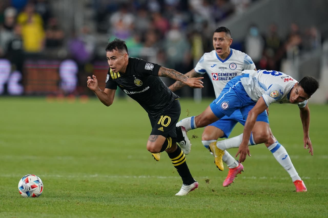 Los estadounidenses le ganan una nueva batalla a los mexicanos y con un marcador de 2-0 a favor Columbus Crew vence a Cruz Azul y se coronan dentro de la Campeones Cup.