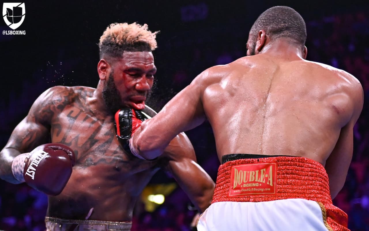 Julian Williams y Jarrett Hurd dieron un gran espectáculo en Fairfax, Virgina, durante 12 rounds. Hurd visitó la lona en el segundo round y, posteriormente, perdería por decisión unánime para ceder su doble corona en peso superwélter.