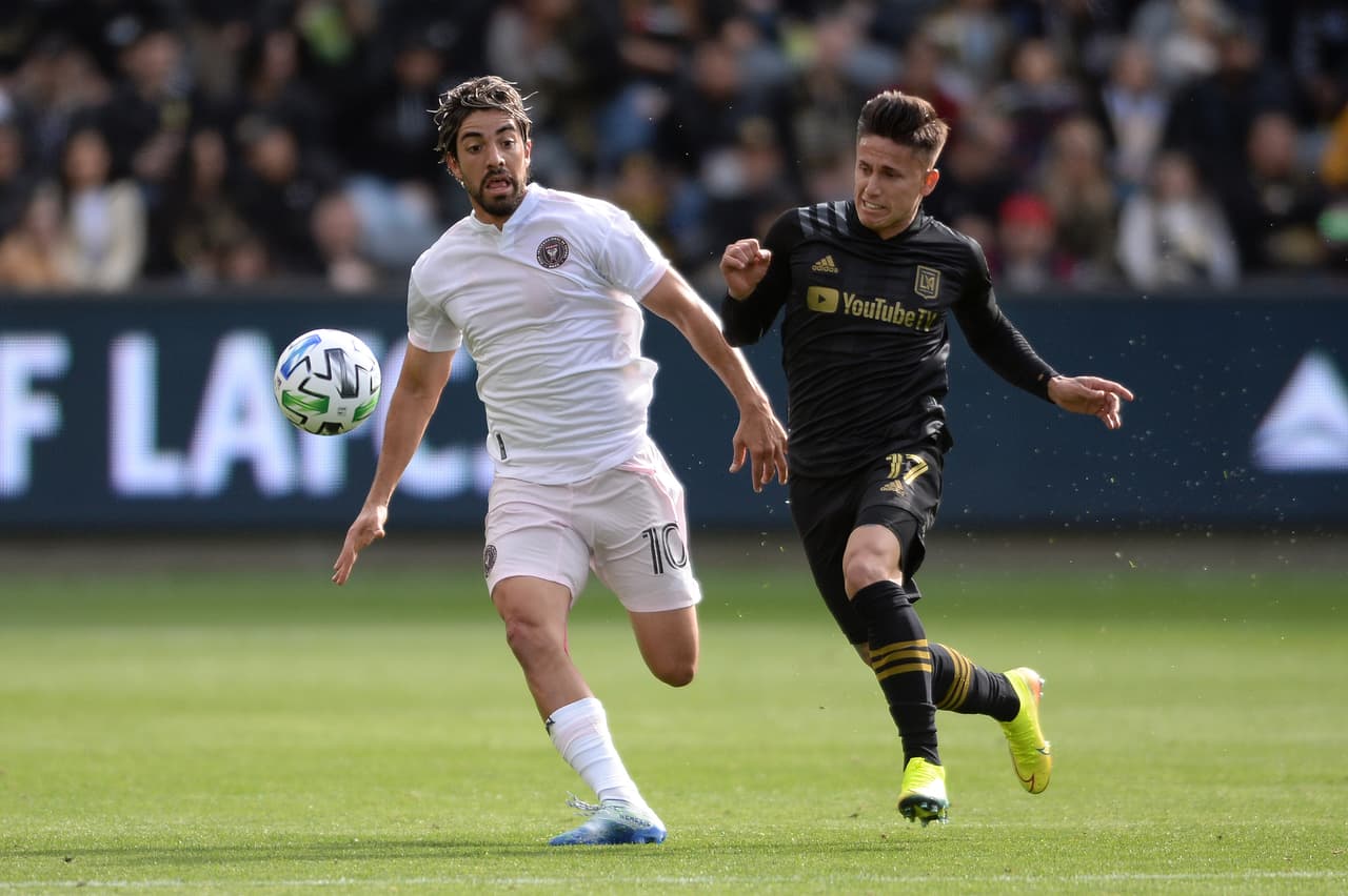 Rodolfo Pizarro estuvo muy activo durante el encuentro, muy pronto tuvo una oportunidad de gol, pero falló en la definición.