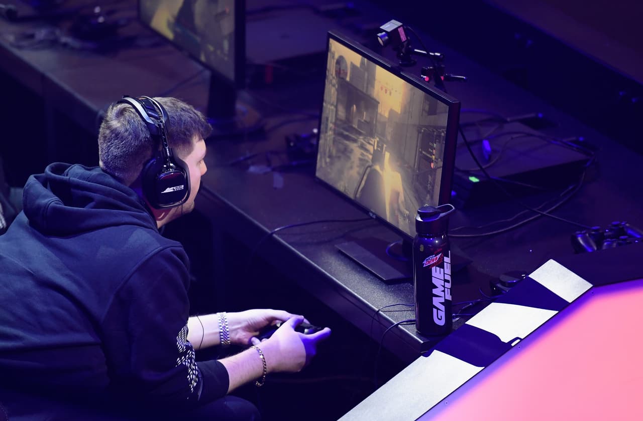 “Habrá que hablar con los organizadores, las confederaciones deportivas tendrán que ajustarse a estos lineamientos y que ese deporte, esa competencia, no es para menores de edad”, comentó.