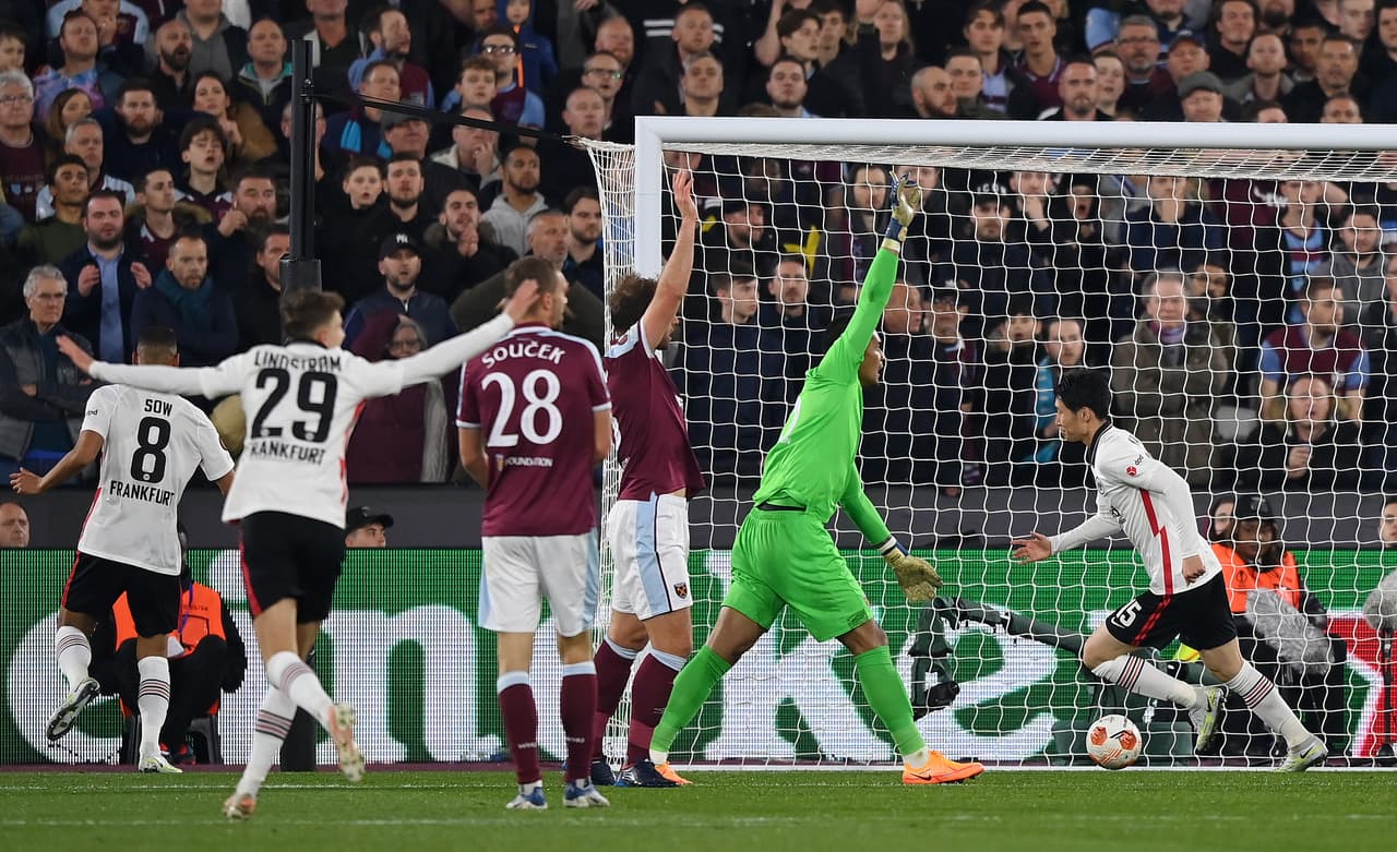 Eintracht Frankfurt ganó la ida de las Semifinales de la UEFA Europa League con triunfo como visitante de 1-2 sobre el West Ham en London Stadium; goles de Knauff y Kamada.