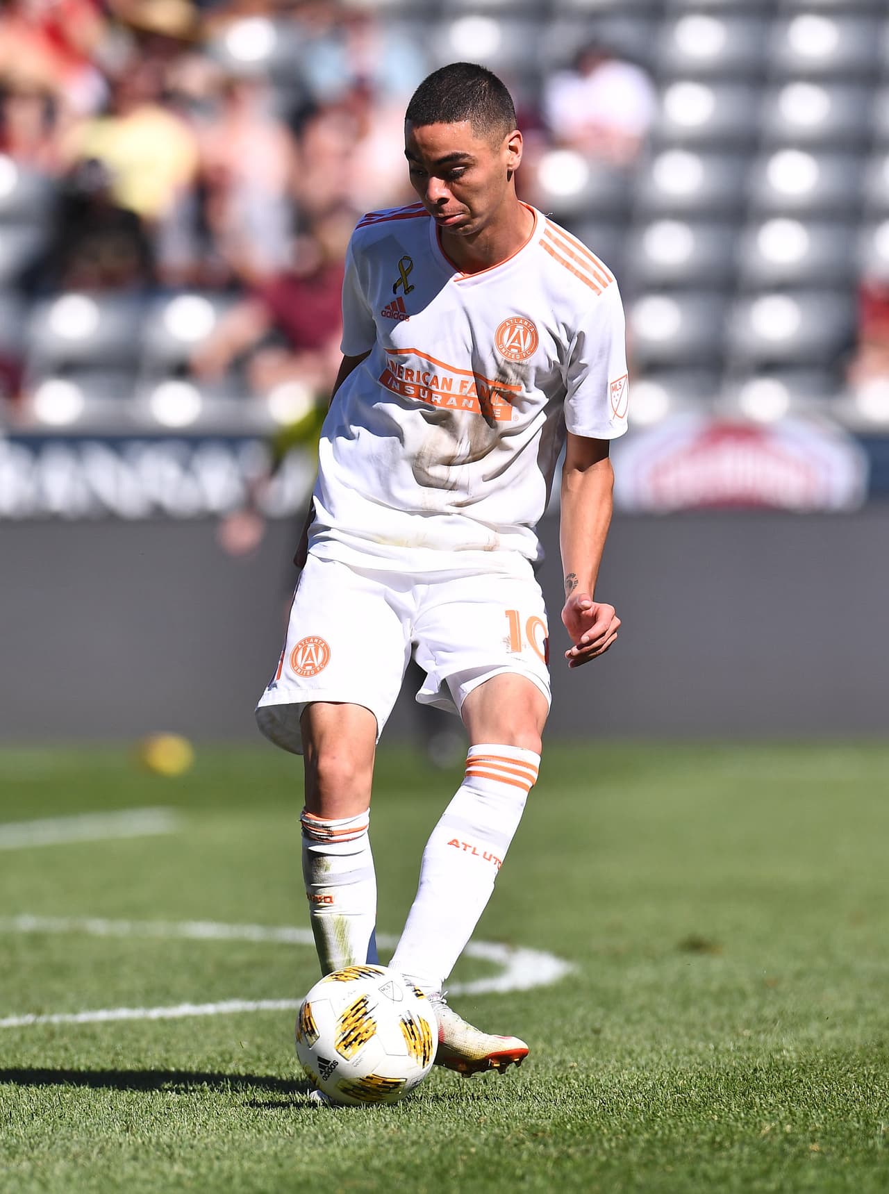 Sea en la ya tradicional de las bandas negras y rojas, o en la segunda equipación de Atlanta United, Miguel Almirón ocupa el quinto lugar entre las camisetas más pretendidas por los seguidores del torneo norteamericano. (USA Today Images)