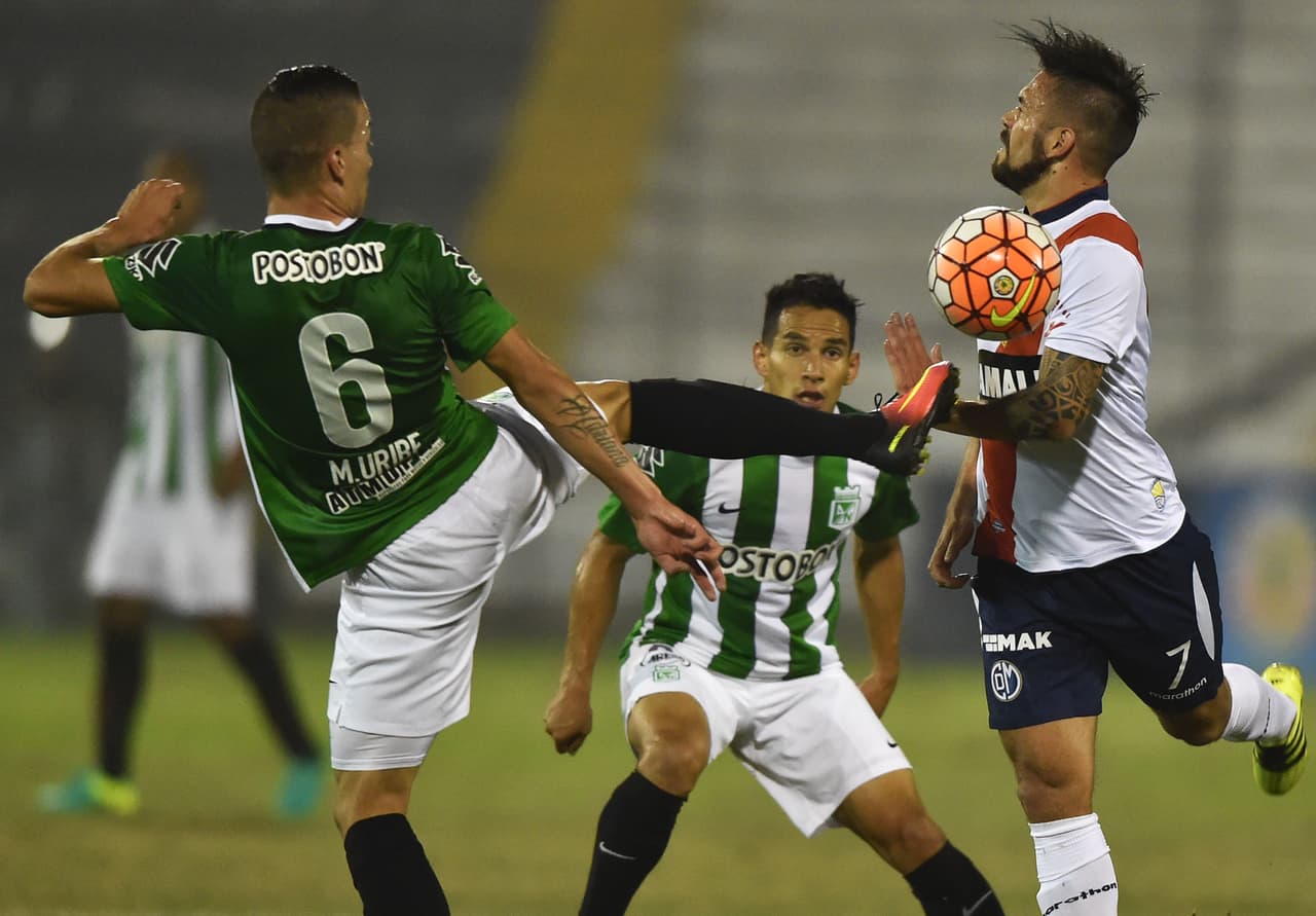 Con Atlético Nacional, Uribe ha mostrado su polifuncionalidad en el terreno de juego pues ha sido lateral derecho, volante de recuperación, mixto, de creación y hasta extremo por la derecha