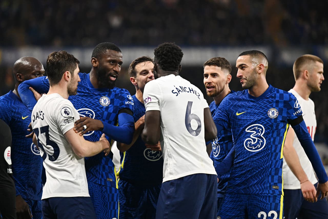 Los Blues se impusieron sobre el Tottenham en Stamford Bridge con las anotaciones de Hakim Ziyech y Thiago Silva.