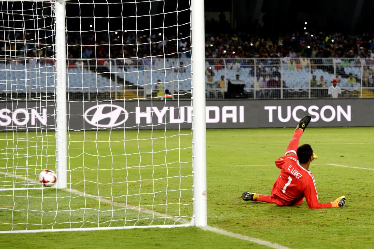 López no pudo detener el remate de Sancho al minuto 10 del segundo tiempo.