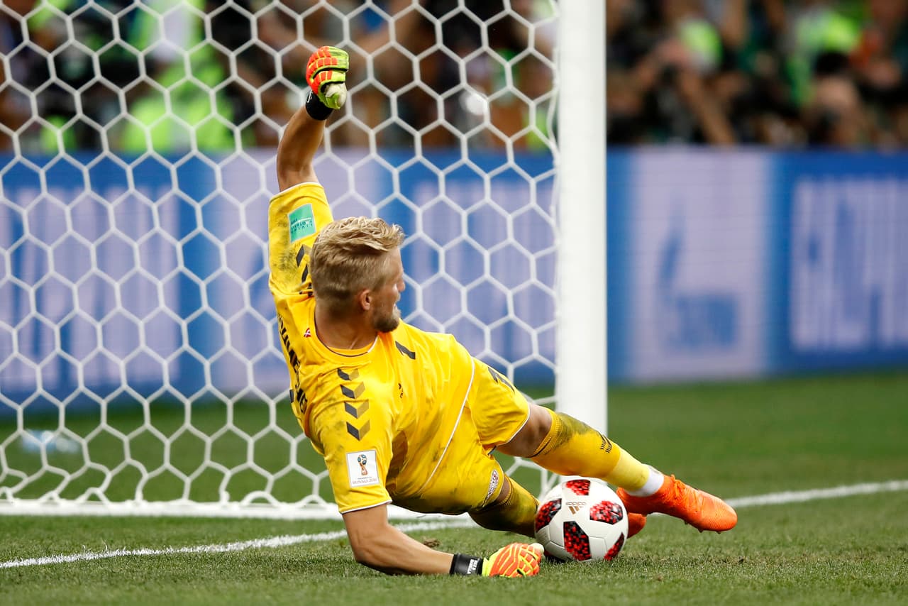 El arquero danés del Everton, Kasper Schmeichel, seguía en buena racha. Atajó el tiro a Luka Modric en el tiempo extra, y el primer lanzamiento de la definición ante Milan Badelj.