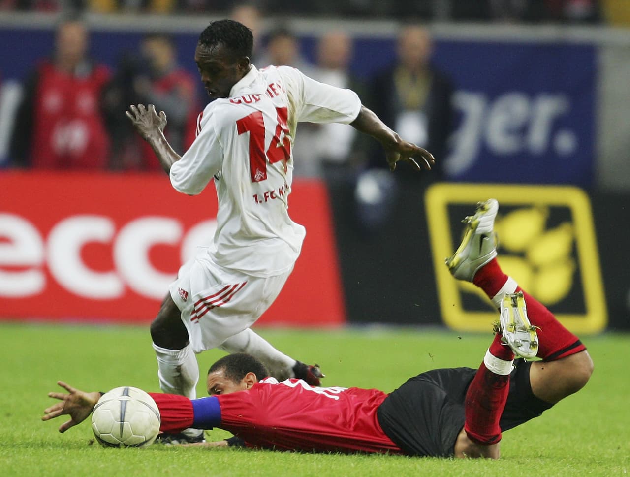 La presencia del congoleño Guié-Mien en el Eintracht Frankfurt entre 1999 y 2003 estuvo ligada contractualmente a un curso extenso de gastronomía que debía recibir su esposa.