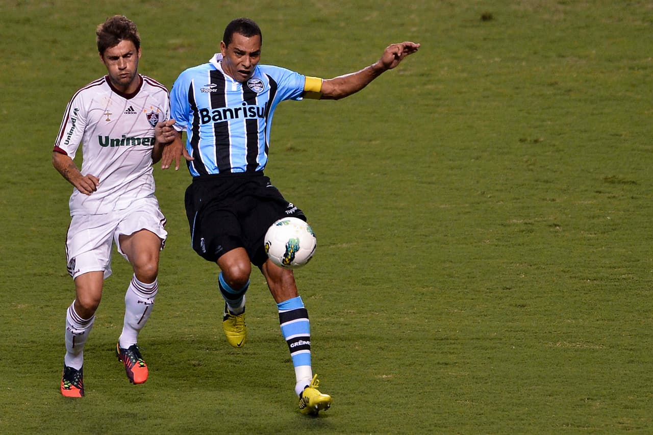 En ese mismo año, el fútbol brasileño vivió una huelga de futbolistas –liderada por el experimentado Gilberto Silva, quien jugaba para Gremio– en busca de conseguir mejores condiciones de trabajo.