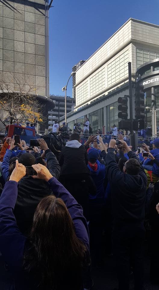 Miles de fanáticos salieron a la Milla Magnífica para ser parte del histórico desfile de la victoria.
