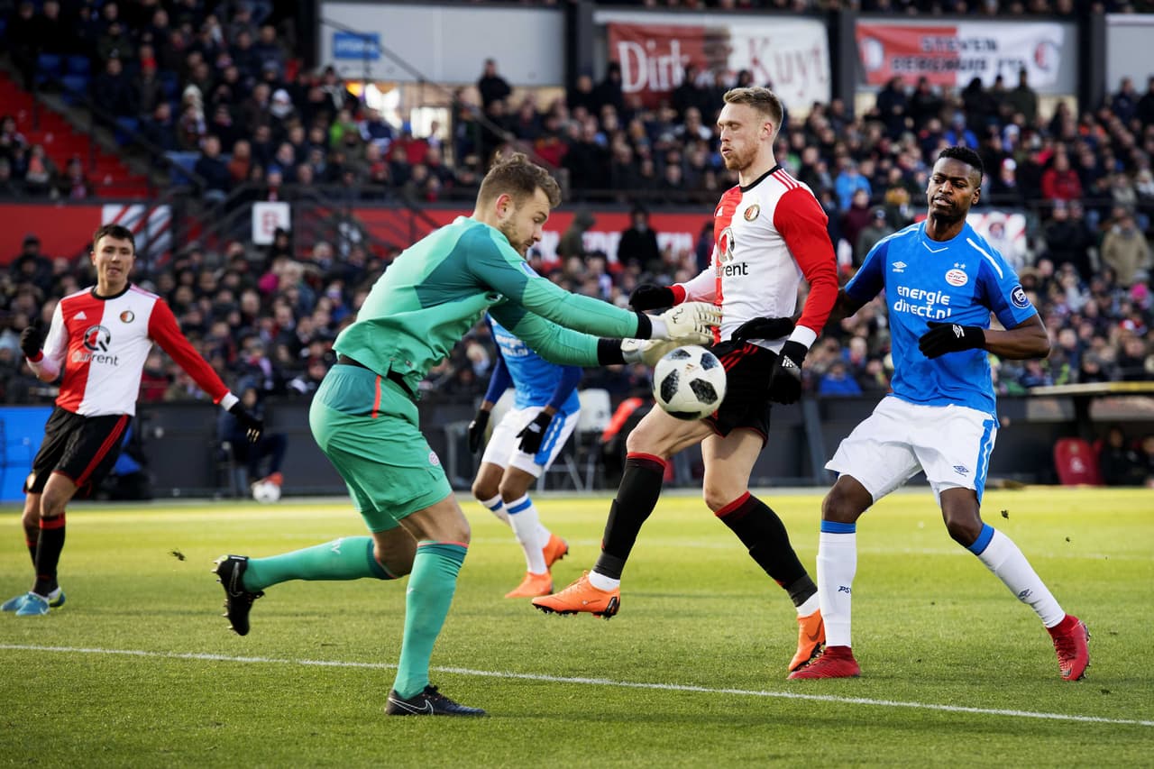 En el segundo tiempo la persistencia de los locales les dio el descuento al minuto 8 por medio de Tonny Vilhena, para poner el 1-2.
