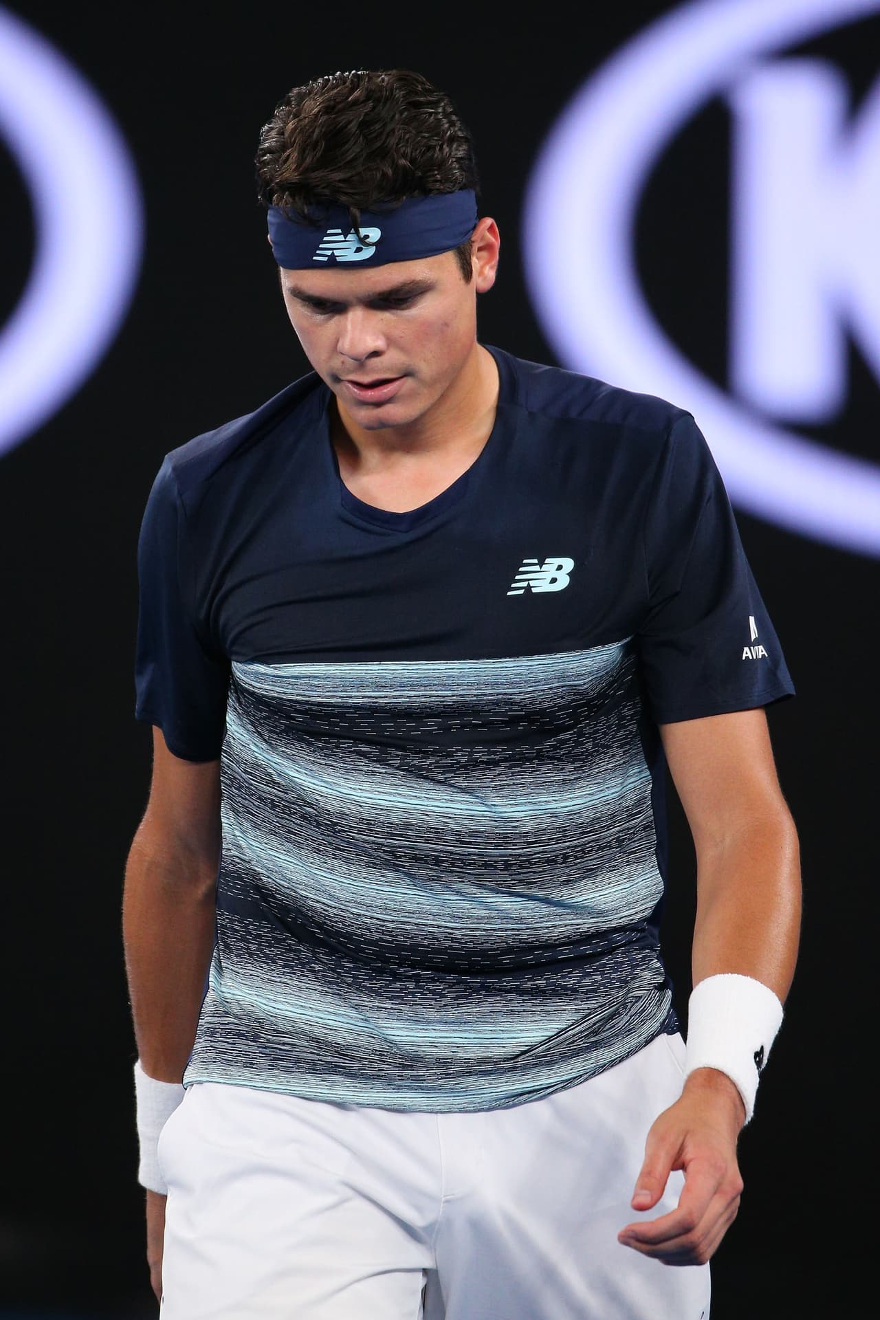 Nadal dibujó en la Rod Laver Arena una de sus victorias más importantes, quizás la que más necesitaba. Muy rápido, con un gran servicio, sin cederlo nunca, a pesar de que Raonic dispuso de cuatro opciones de break. Jugó con un golpe seco mortal, siempre encima de la bola y dominando los pocos intercambios que el canadiense le permitía.