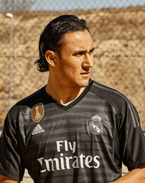 Las nuevas indumentarias de local y de visitante están influenciadas por icónicos uniformes pasados del club, a la vez que presentan nuevas características, dijeron los expertos de Adidas.