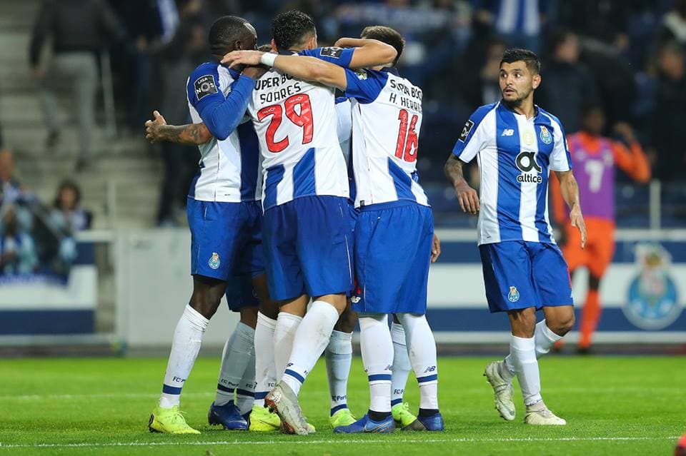 <b>Jesús Corona: </b>el Tecatito volvió a ser titular con el
<i>Dragaõ </i>que le ganó por 2-1 al Rio Ave en la última jornada del 2018 de la Liga NOS. Jugó 72 minutos hasta que salió por Óliver Torres.