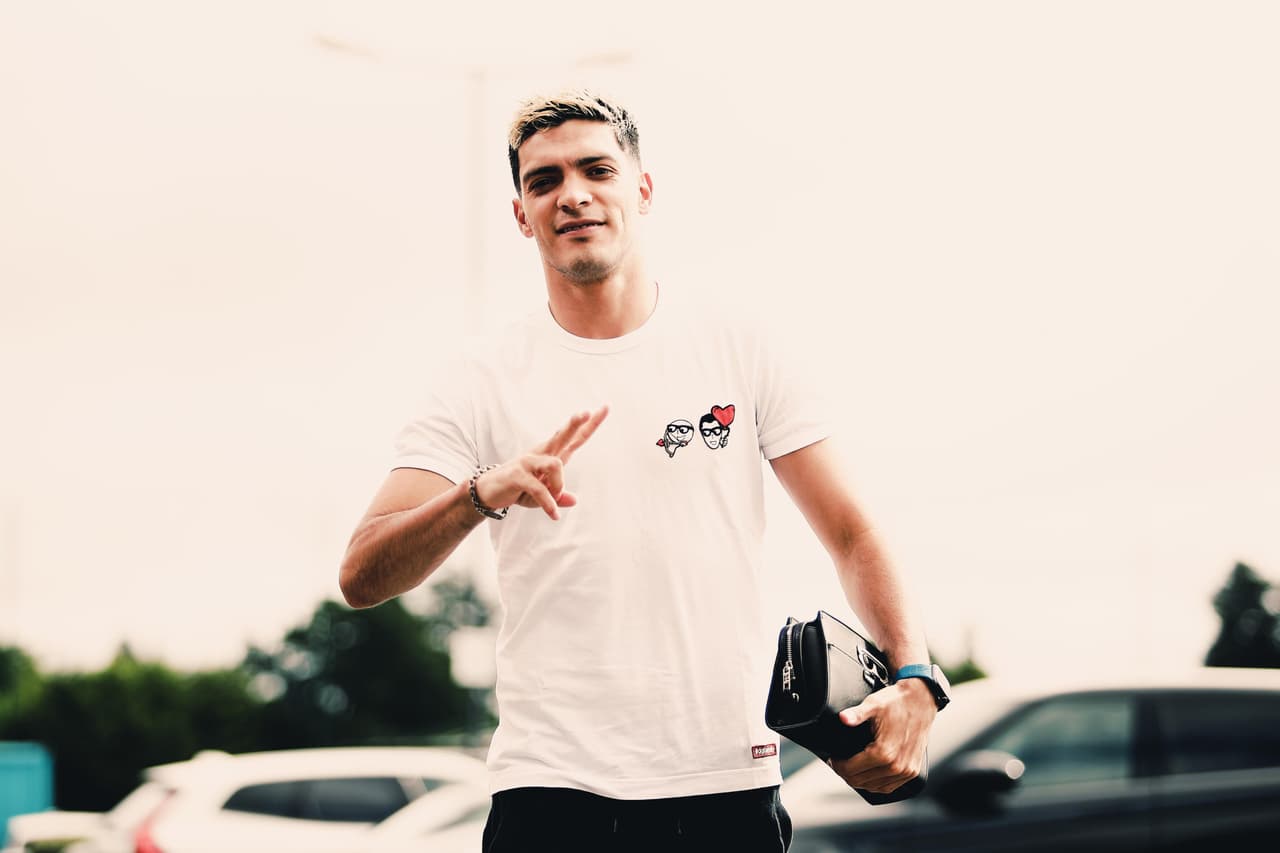 Raúl Jiménez reporta con los Wolves para la pretemporada