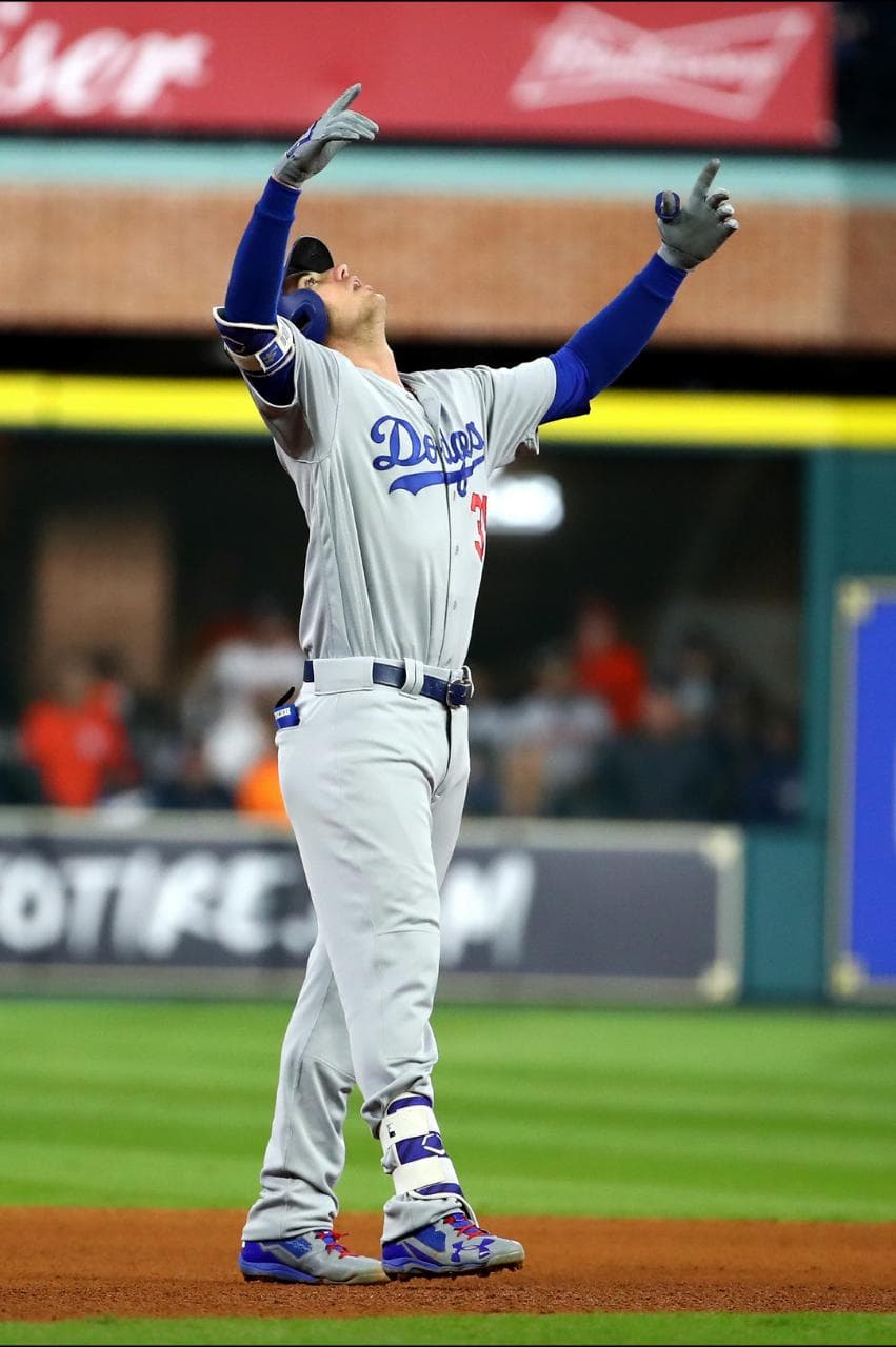 Cody Bellinger despertó. Tras una Serie Mundial decepcionante hoy conectó par de imparables, anotó 2 carreras y produjo una más.