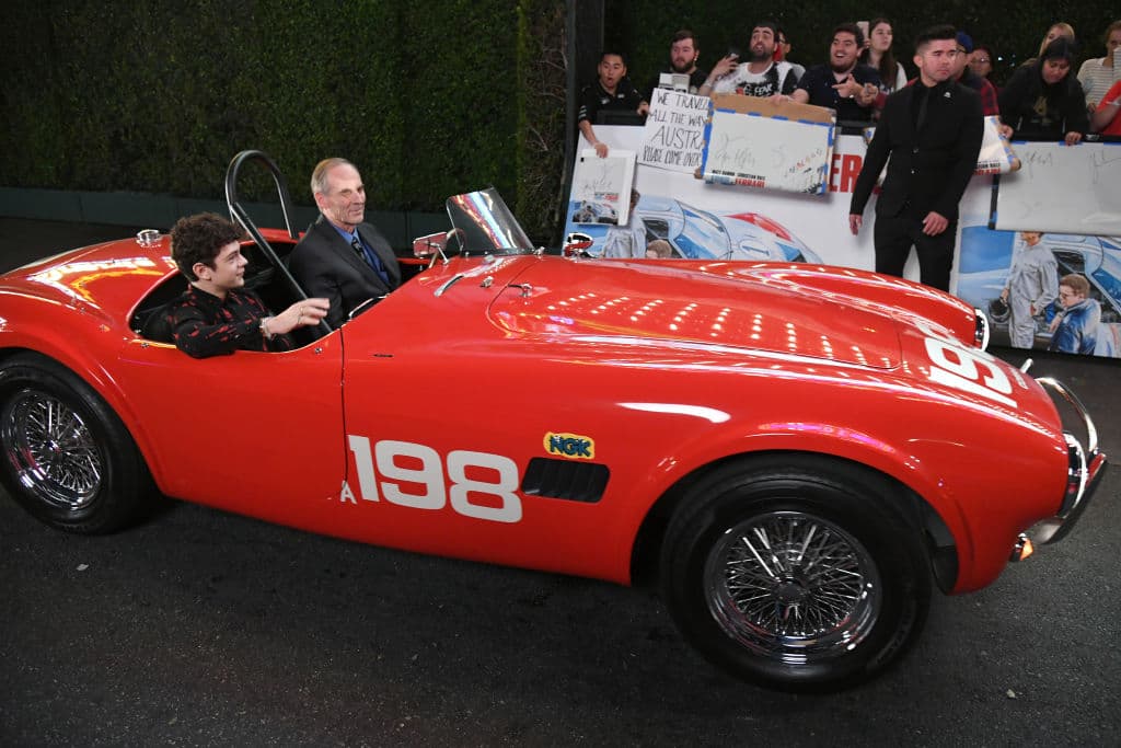 Hollywood siempre ha mantenido una fascinación por los autos que corren por las pistas.