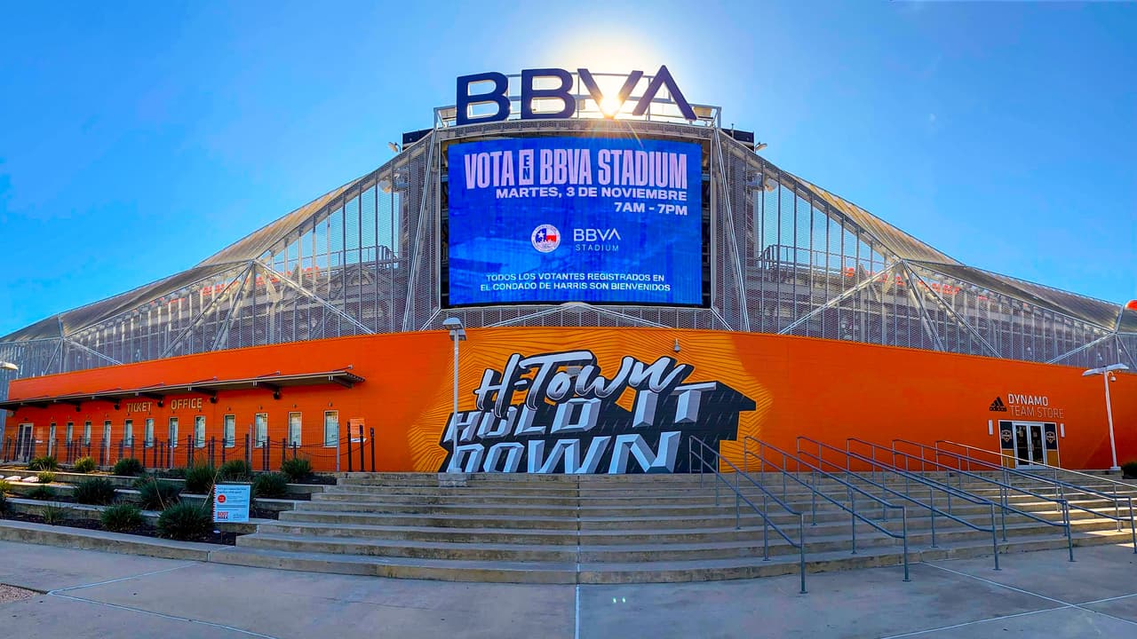 El BBVA Stadium, convertido en centro electoral.