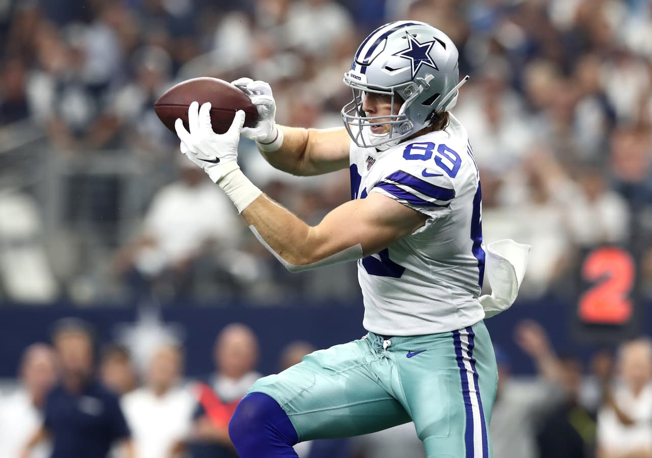 Blake Jarwin #89 recibió 39 pases para alcanzar 39 yardas pero lorgó un touchdown importante para la escuadra de la estrella solitaria.