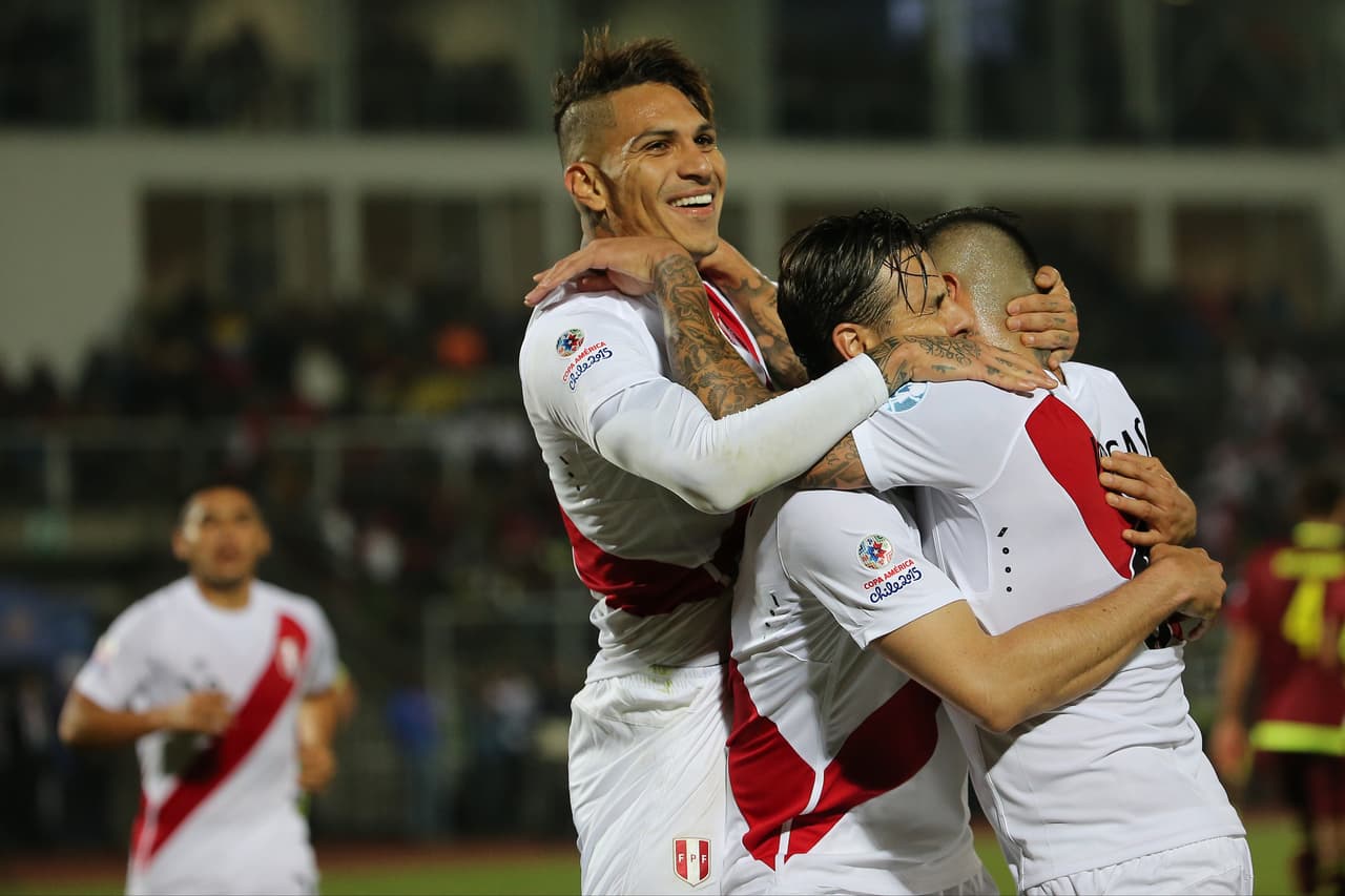 Paolo Guerrero no ocultaba la felicidad que representó un gol de oxigeno puro.