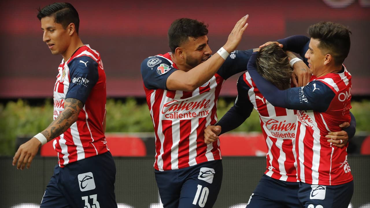 ¡Caliente.mx renueva con Chivas y presenta el slot del Rebaño!