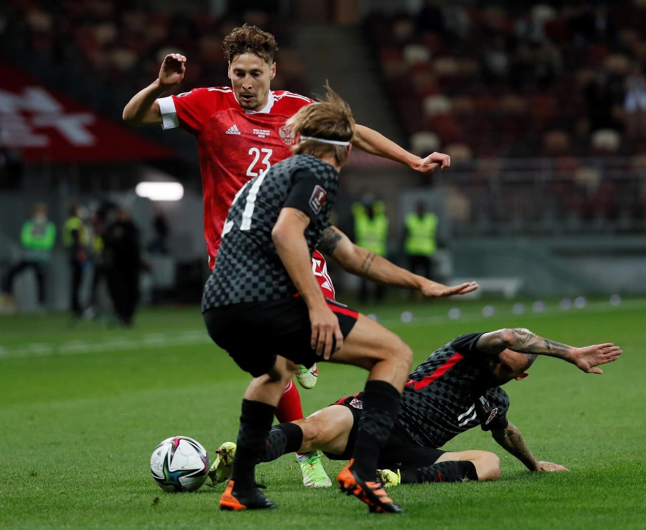 Rusia y Croacia no se hacen daño durante el partido eliminatorio rumbo al Mundial de Catar 2022. Aunque hubo empate a ceros, ambos equipos siguen en la cima del grupo H con siete puntos cada uno; Eslovaquia se encuentra cerca.