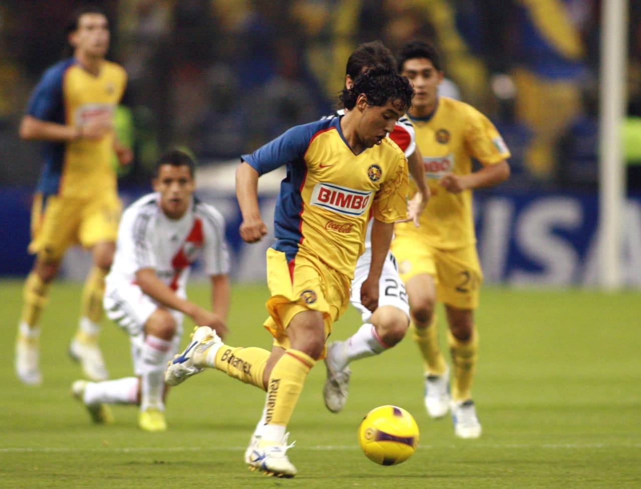 En América, uno de los mejores fue Juan Carlos 'More' Mosqueda quien puso los servicios aéreos para los goles de las águilas.