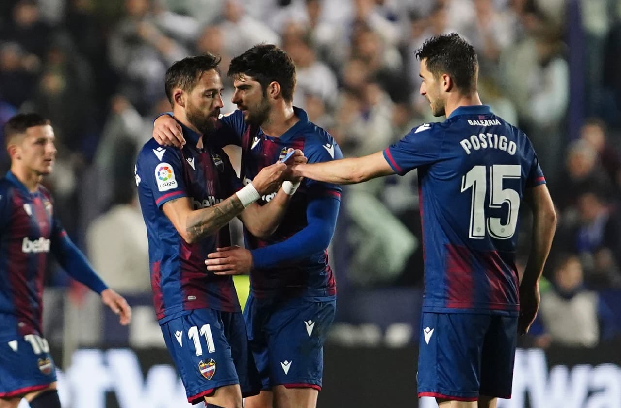 Tiene su origen en la costa del Levante por donde sale el sol. Juega en la ciudad de Valencia.
